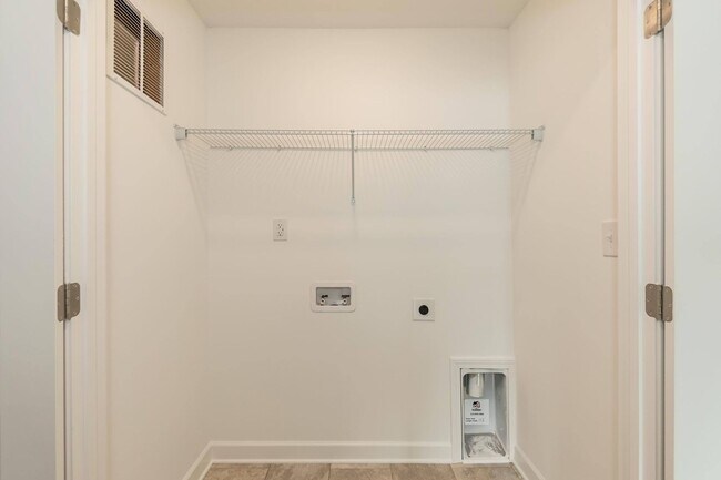 Building Photo - 208 S Leslie St