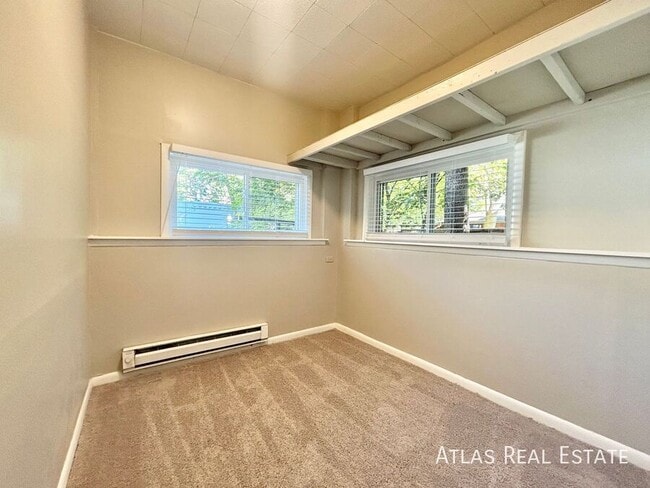 Building Photo - 3269 W Hayward Pl