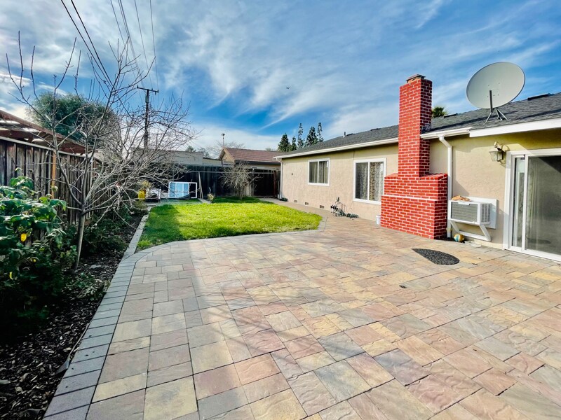 Building Photo - 2642 Aborn Rd
