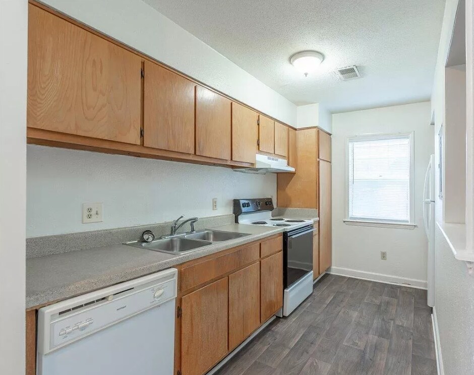 Building Photo - 2510 Avent Ferry Rd