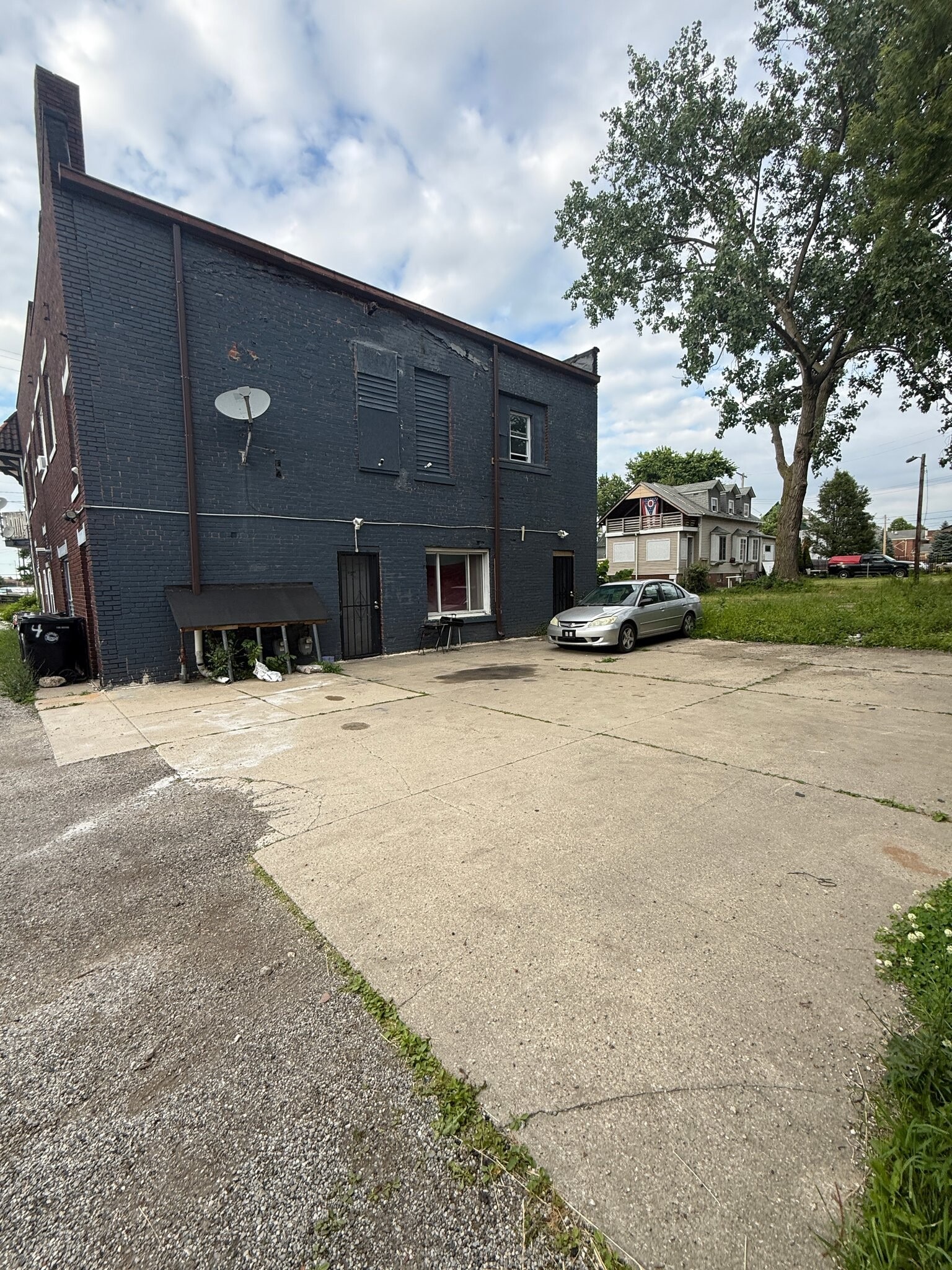 Building Photo - 15220 Saranac Rd
