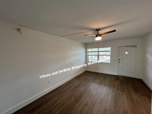 Building Photo - 2 Bed/2 Bath - Unit 6
