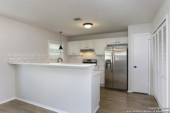 Building Photo - 3-Bedroom Home in Kirby Ready for Move-In!