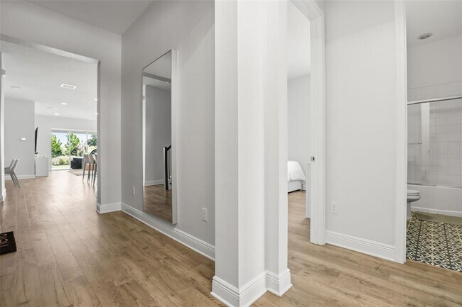 Building Photo - 16000 Volterra Point