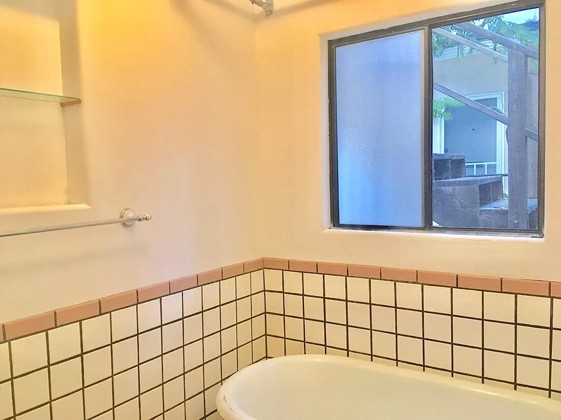 Building Photo - 460 W 39th St