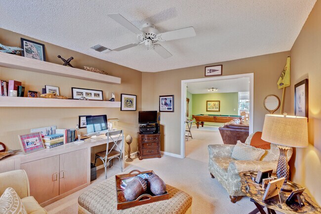 Building Photo - 207 Legendary Cir