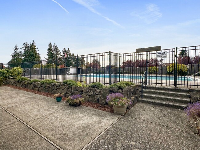 Building Photo - North Tacoma Condo Living | 2 Bed, 1.5 Bat...