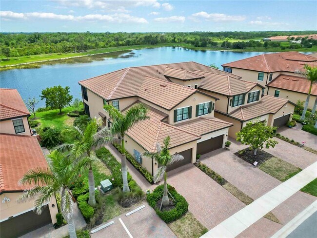 Building Photo - 10805 Tarflower Dr