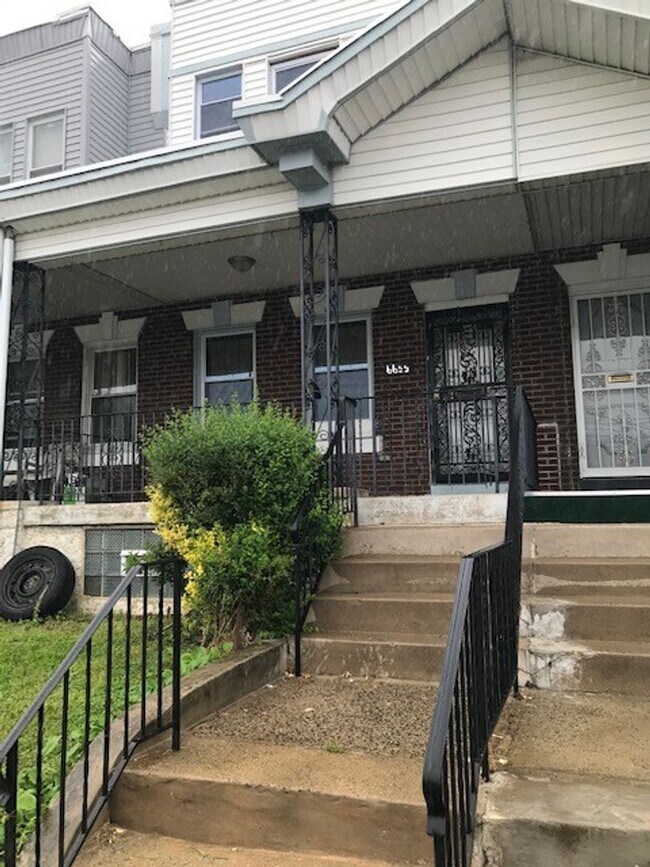 Building Photo - Large West Oak Lane home