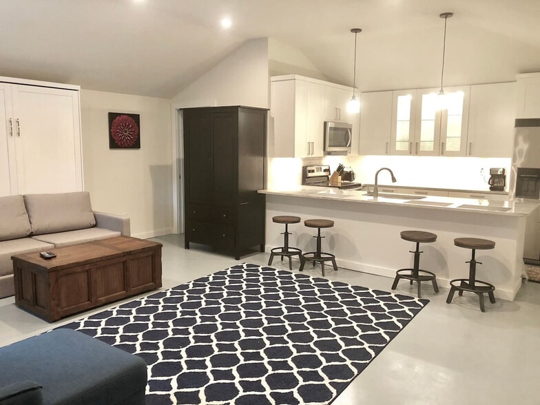 Primary Photo - 1929 NW 7th Ln