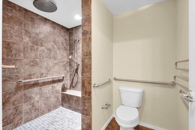 Building Photo - 3,400 SQFT CONDO IN DOWNTOWN CHAMPAIGN W/ ...