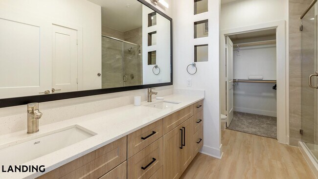 Building Photo - 108 N US Hwy 377