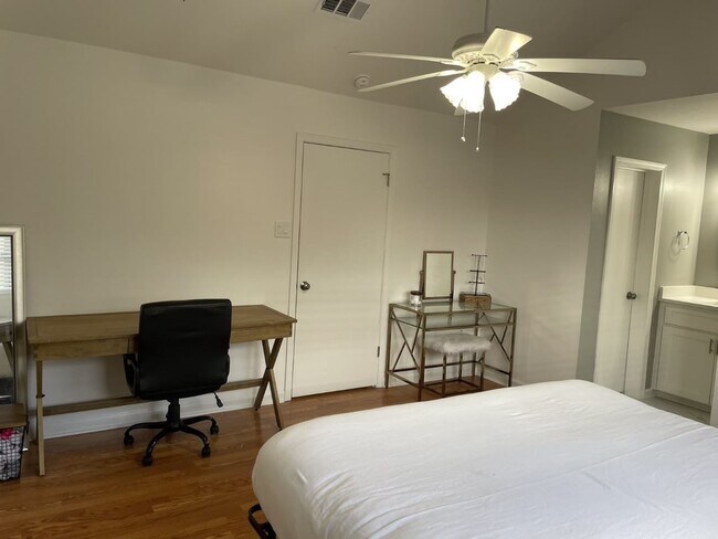 Building Photo - 978 Ridgepoint Ct