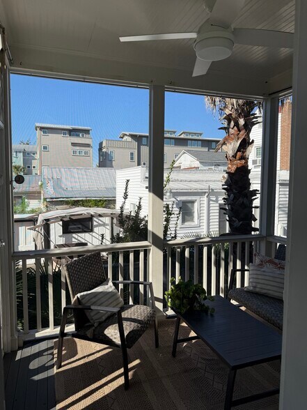 Building Photo - 194 Fishburne St