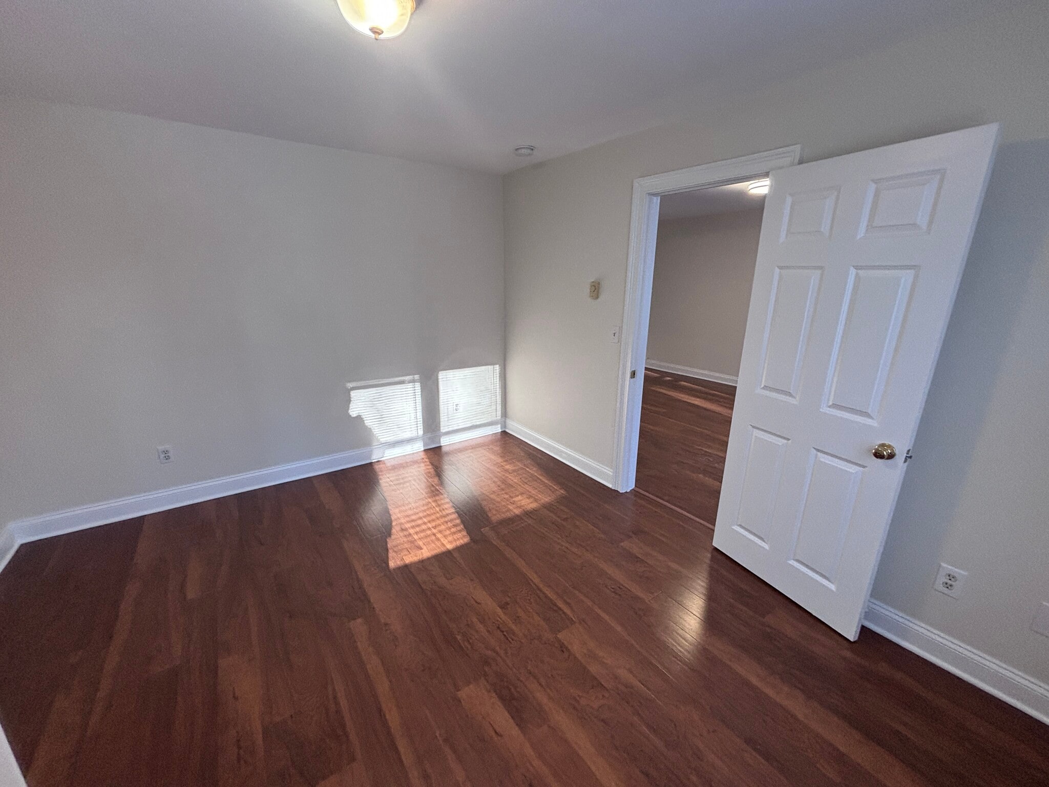 Building Photo - 101 Ponus Ave