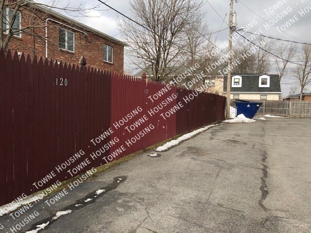 Building Photo - 132 Denrose Dr