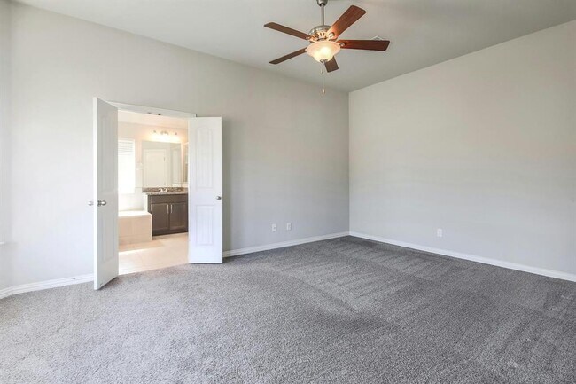 Building Photo - 3916 Joshs Cv