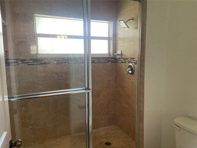 Building Photo - 9162 Vineyard Lake Dr