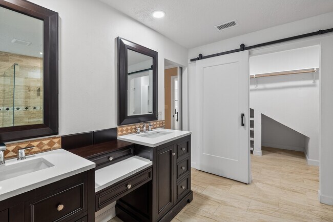 Building Photo - 127 Sagewood Dr