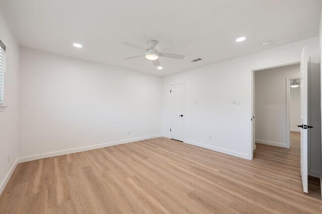 Building Photo - 7201 Chimney Corners