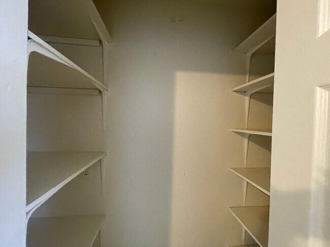 Building Photo - Victorville, 3 Bedroom, 2 Bathrooms, Large...
