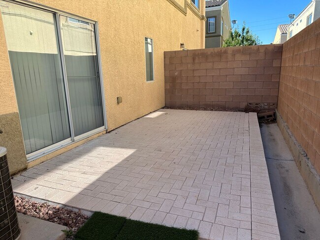 Building Photo - This home combines the best of comfort, se...