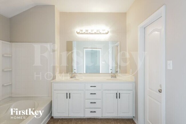 Building Photo - 2016 Cattle Creek Rd