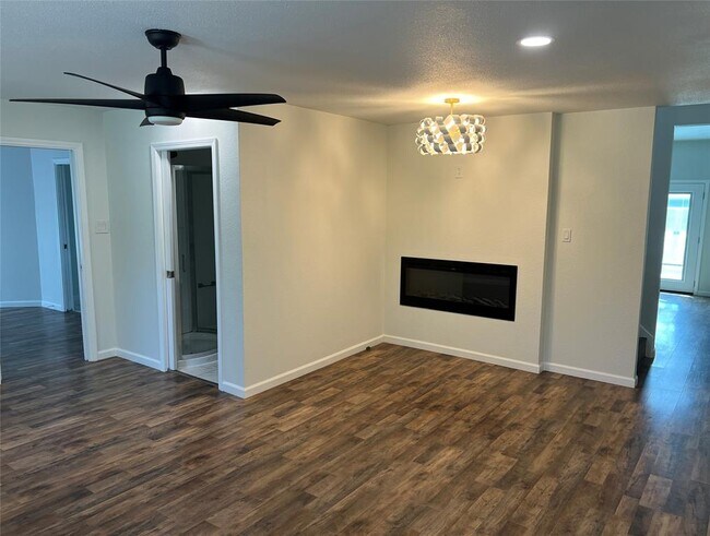 Building Photo - 15431 Stroup Cir
