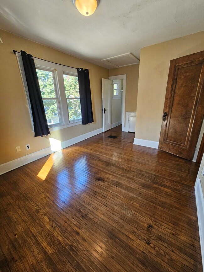 3rd room - 709 Camlin Ave