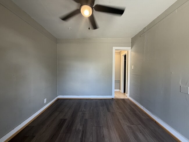 Building Photo - 407 Henry St
