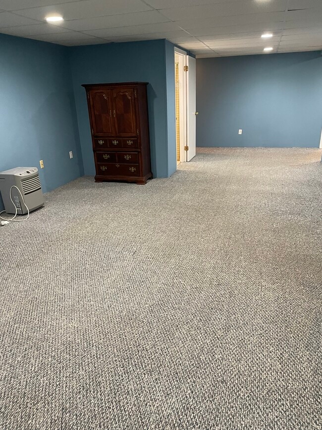 Building Photo - 5 Exeter Rd