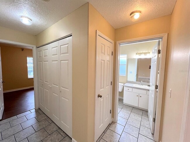 Building Photo - 122 Parkview Dr