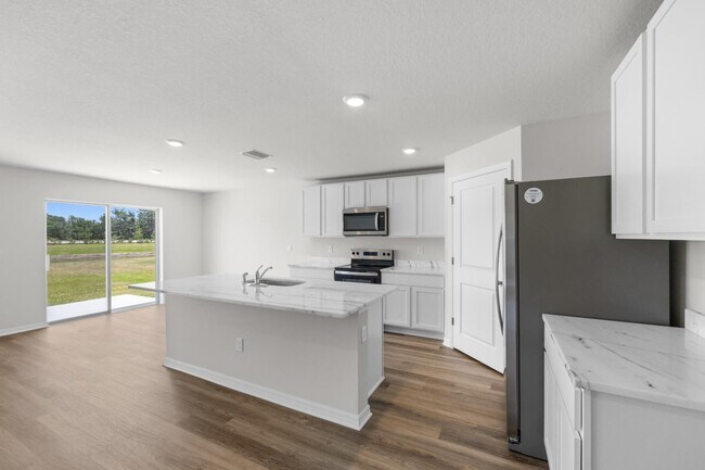 Building Photo - Spacious 5 Bedroom in Parrish!