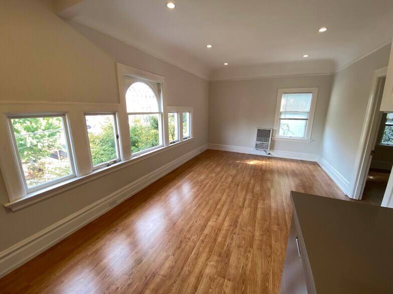 Living Room - 535 30th St