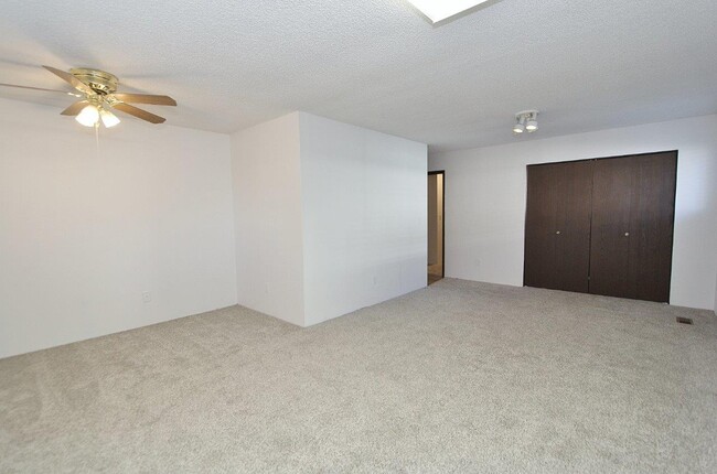 Building Photo - 2412 Robert Ave