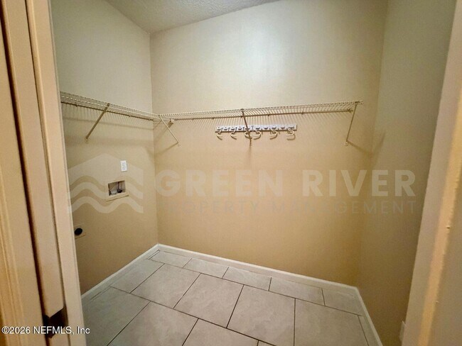 Building Photo - 1462 Scenic Oaks Dr