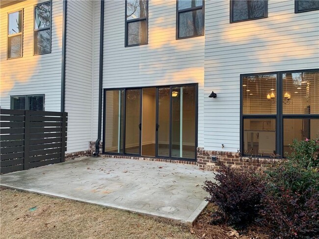 Building Photo - 421 Johnson Ct