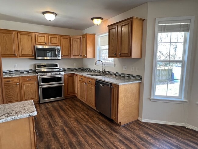 Building Photo - 3 Bed / 2 Bath Springfield Address, Republic Schools