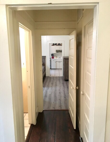 Building Photo - 807 Leontine St