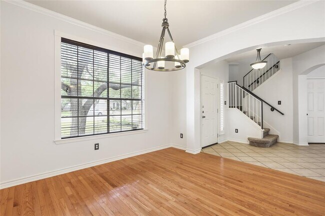 Building Photo - 2604 Stenson Dr
