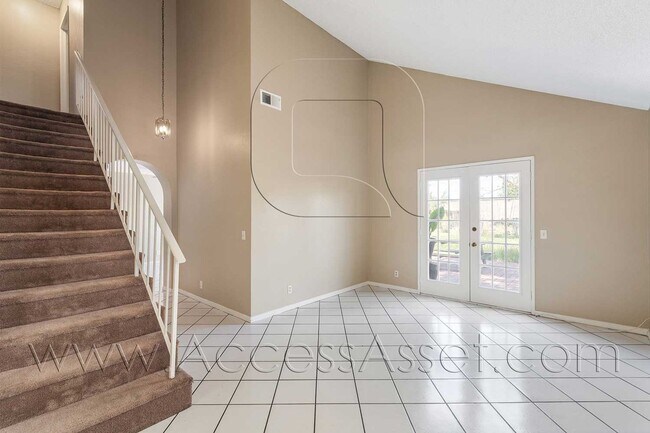 Building Photo - Charming and Bright Three-Bedroom Haven on Comotilo
