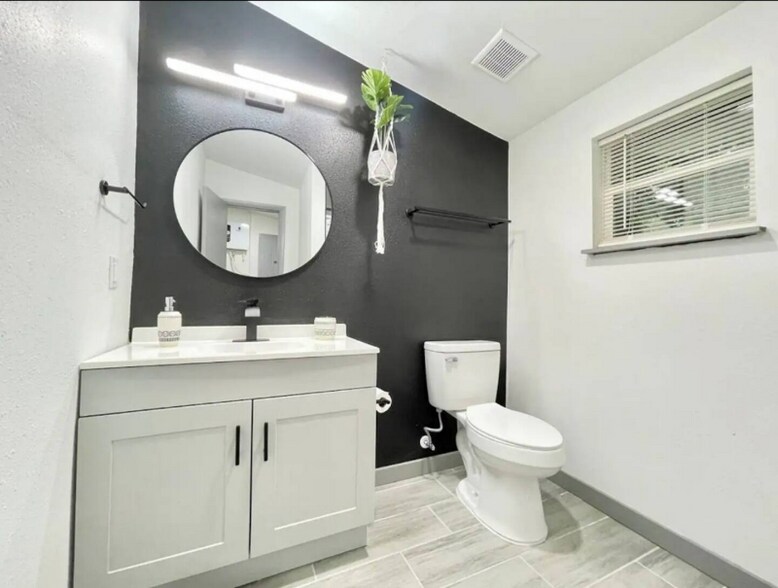 Building Photo - 1213 Corbett Ln