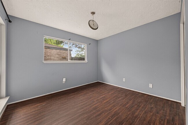 Building Photo - 10318 Buffalo Bend Dr