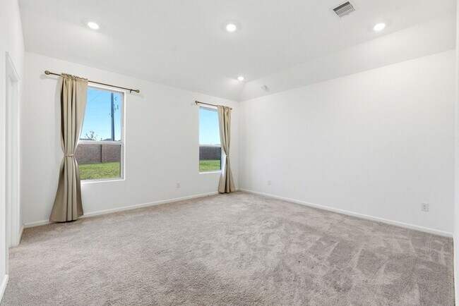 Building Photo - 3057 Pensacola Dr