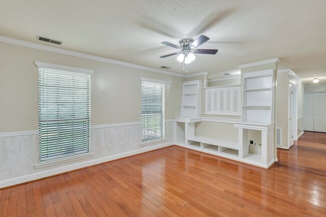 Building Photo - 298 Little Oak Rd