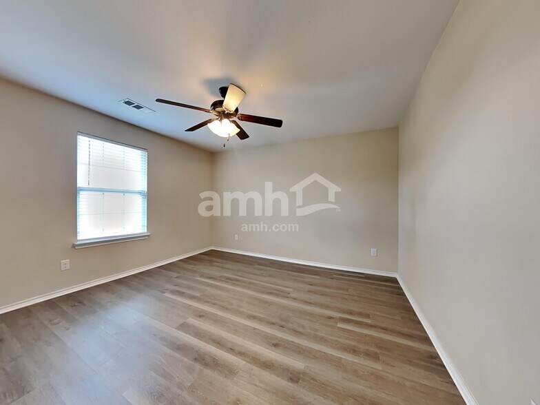 Building Photo - 587 Lentisco Dr