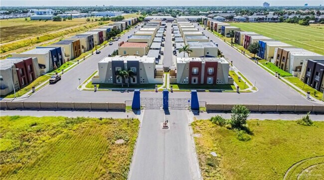 Building Photo - 1213 E Camellia Ave