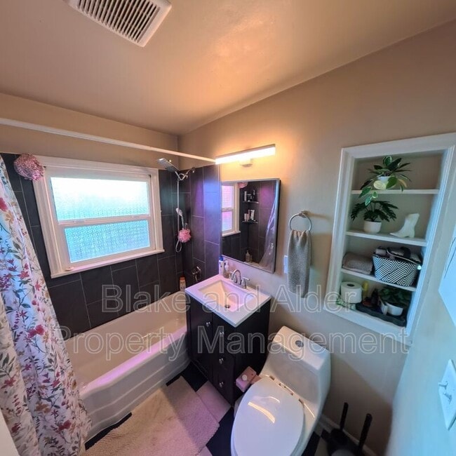 Building Photo - 1333 N Alberta St