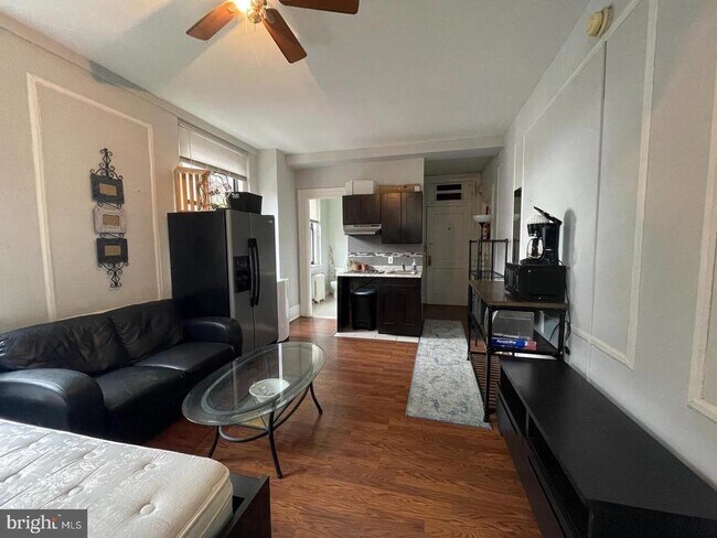 Building Photo - 1324 Locust St