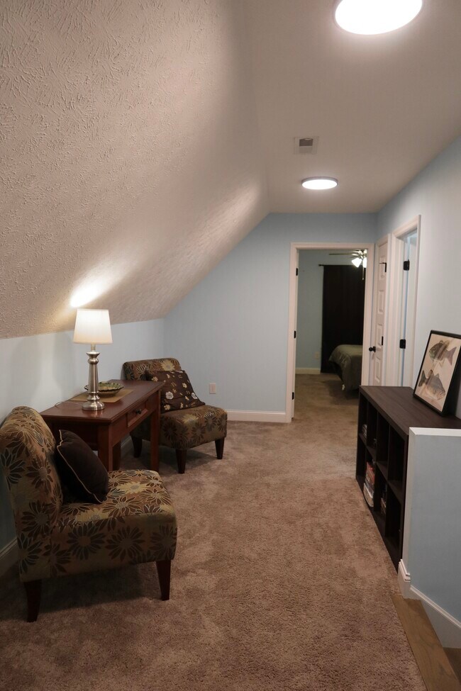 Building Photo - 15695 Landview Ln